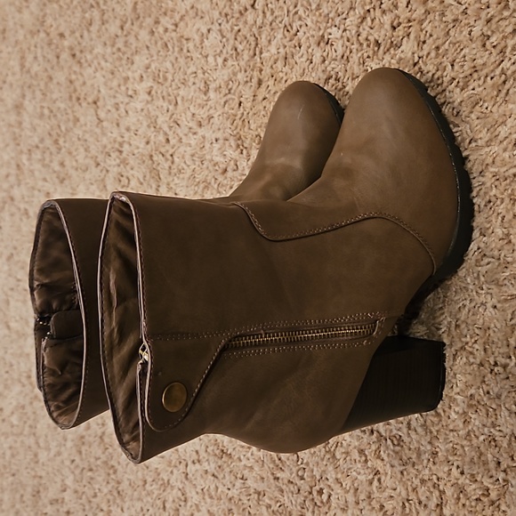 NWT WILD DIVA ANKLE ZIPPER HEELED BOOTS BROWN - Picture 5 of 12